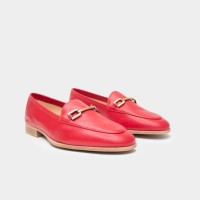 Opt For Understated Elegance With The Latest Women’s Loafers