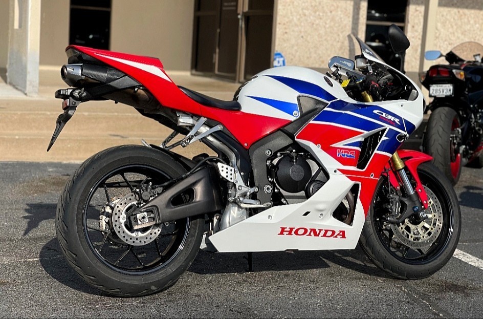 2018 Honda CBR600RR available Whatsap 0971563148402